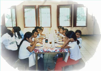 z-2005-10-Lunch.jpg