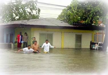 z-2005-11-laceiba-flooding.jpg