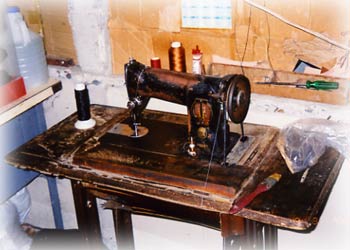 z-2006-04-Sewing-Machine.jpg